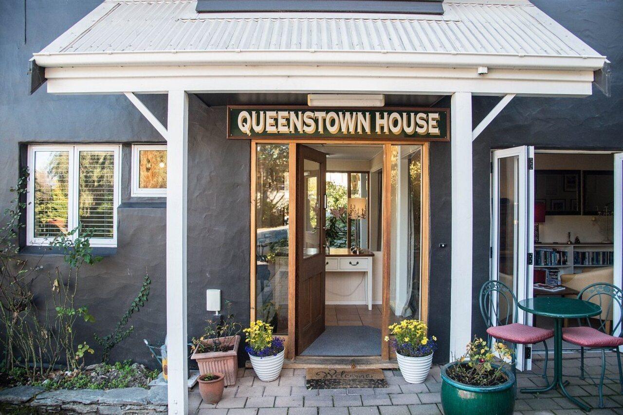 Queenstown House Bed & Breakfast And Apartments Exterior photo